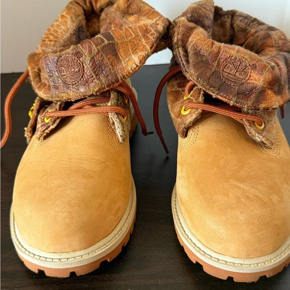 Timberland Kids Brown and Tan Boots kids size 2.5 worn once